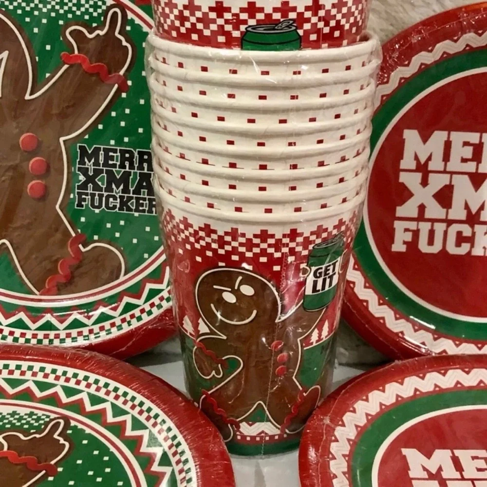 CHRISTMAS Spencer's Red and Green Christmas Disposable Tableware Set